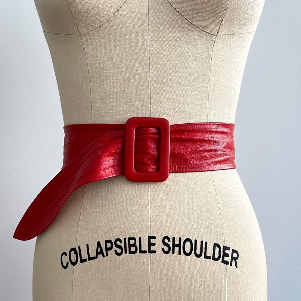 ☆ vintage red leather belt